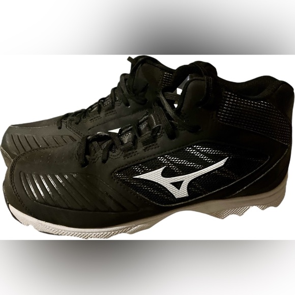 Mizuno Shoes - Mizuno 9-Spike Advanced Sweep 4 Mid Women’s Metal Softball Cleat - Size 7